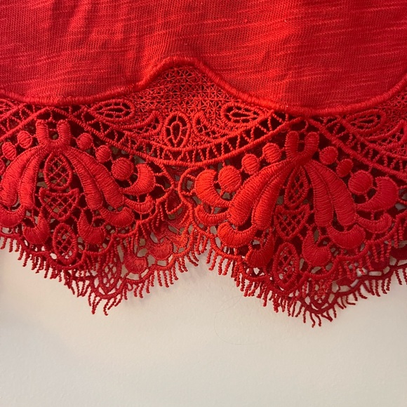 Vibrant red Tee with lace detailing - Picture 3 of 3